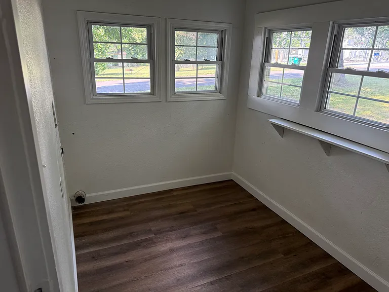 111 N Elm St — Photo 14