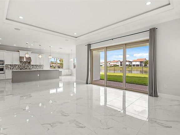 5th image of 10511 Royal Cypress Way