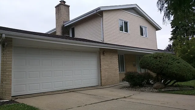 17257 William St photo 1