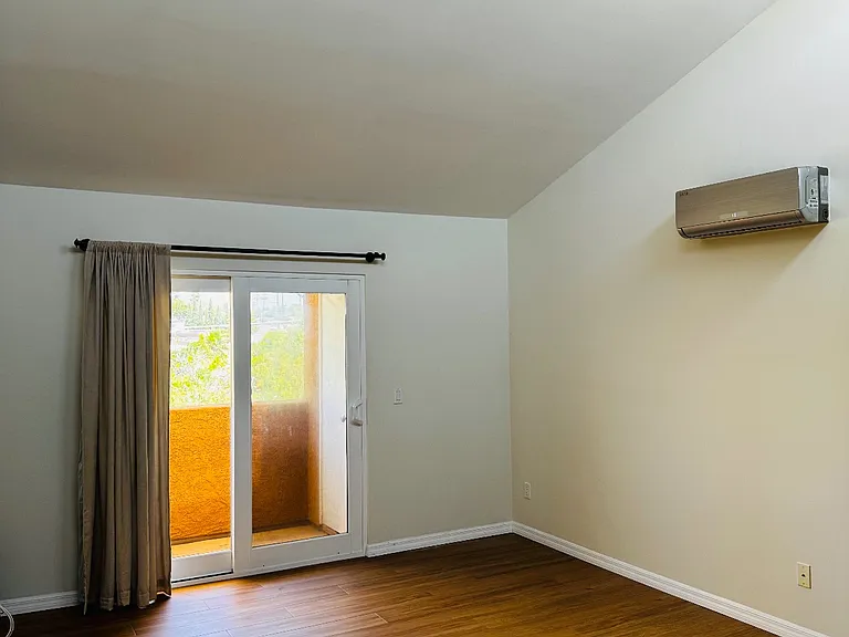 5252 Balboa Arms Dr #289 — Photo 3