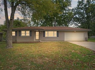 501 S 20th St, Leavenworth, KS 66048