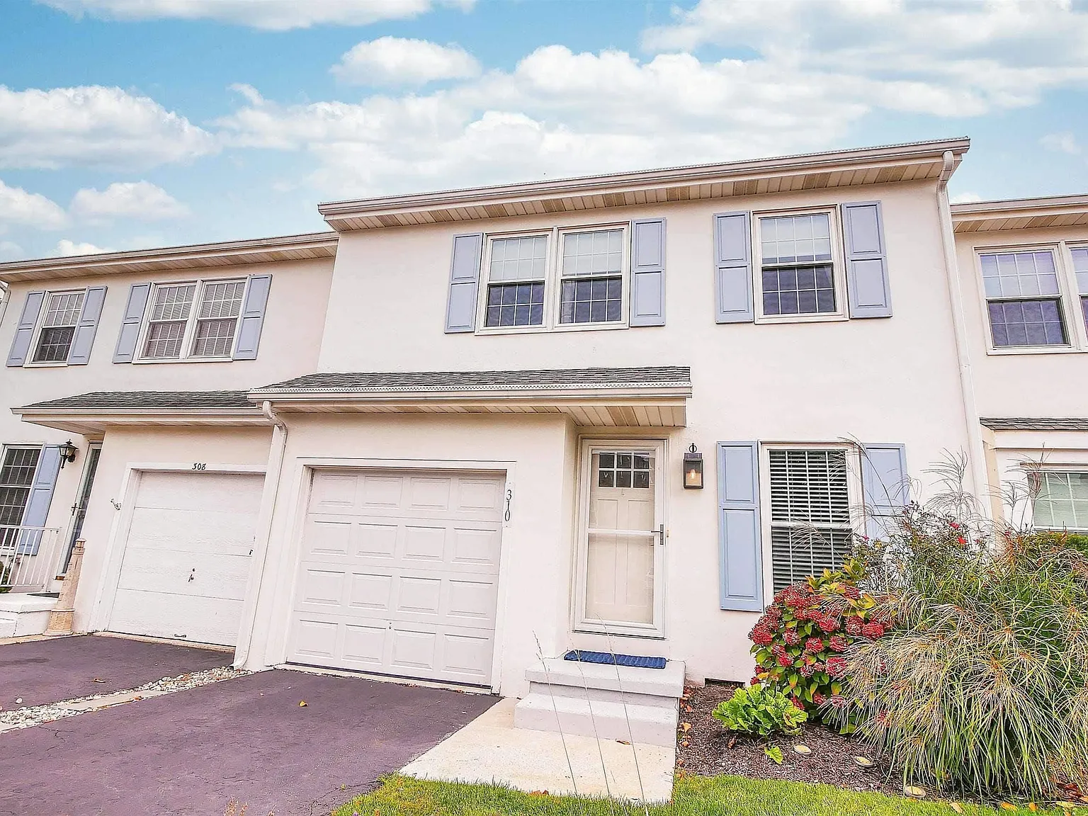 3 bed, 2.5 bath, 1800 sqft, $3,200 — Photo 2