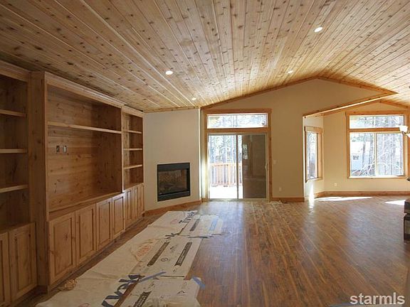 3rd image of 681 Shoshone St