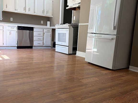 3rd image of 671 Independence Ave N #1