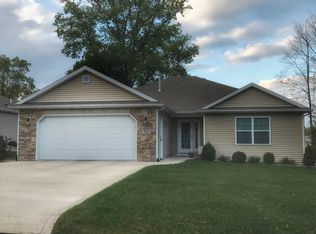 920 W Fox Lake Rd, Angola, IN 46703