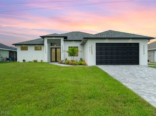 922 SW 8th Pl, Cape Coral, FL 33991