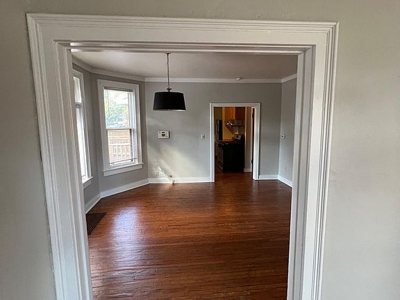 5th image of 1036 W Washington Blvd #1