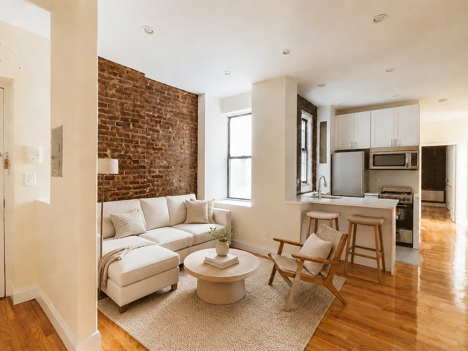 2 Bank St #8