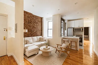 2 Bank Street, #8