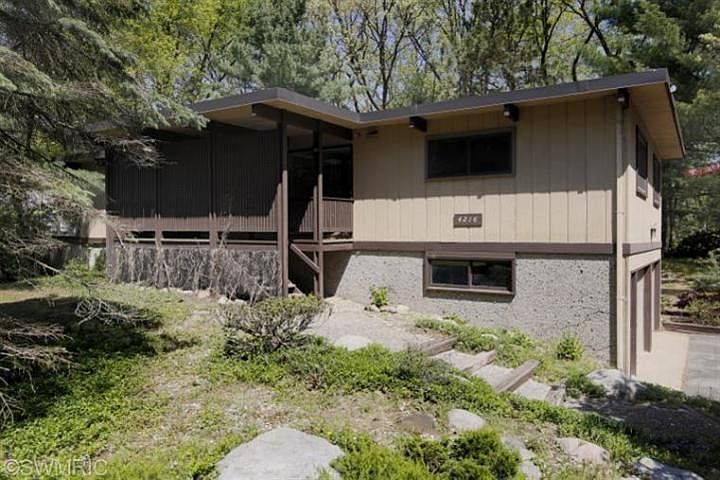 1st image of 4216 Oakland Dr