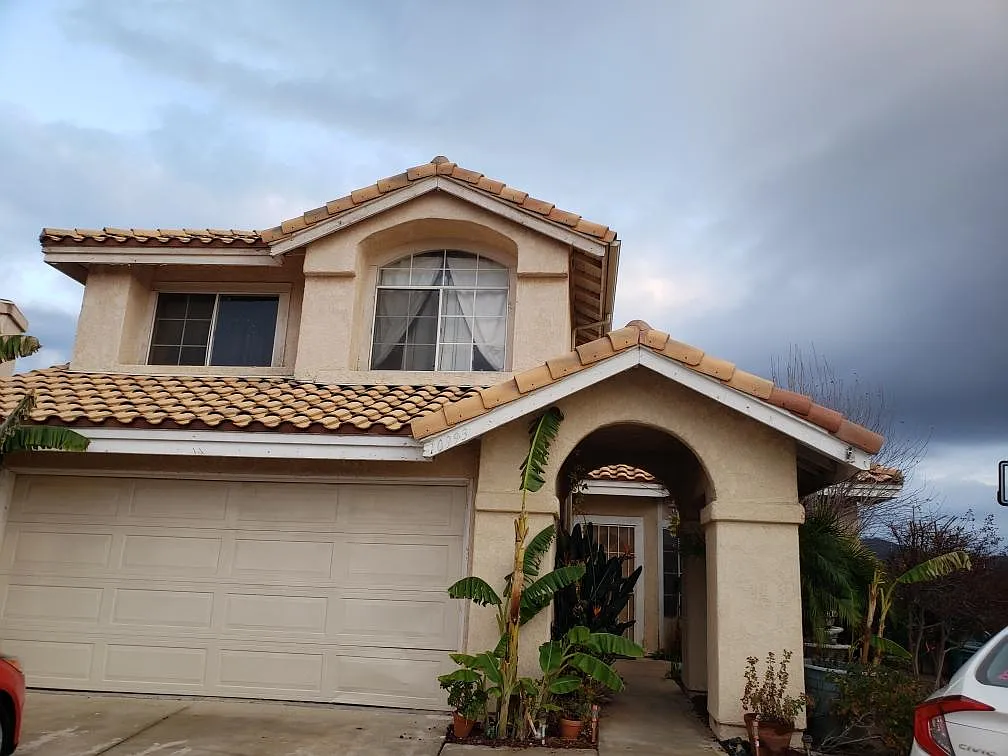 4 bed, 2500 sqft, $3,000 — Photo 1