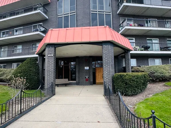 4840 Foster St APT 205, Skokie, IL 60077