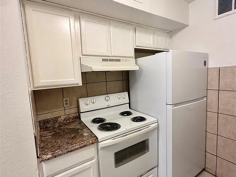 4322 Gillis St #106 — Photo 7