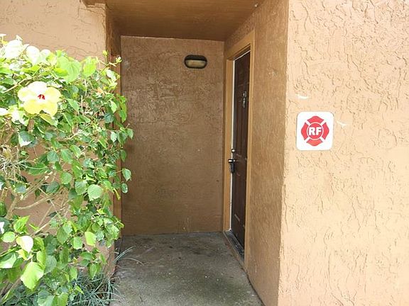 2nd image of 2924 Antique Oaks Cir APT 41