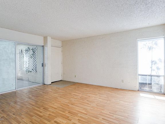 5th image of 560 E Royal Palms Dr