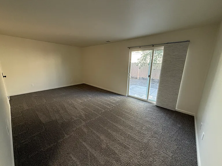625 Sunny Ln #D — Photo 12