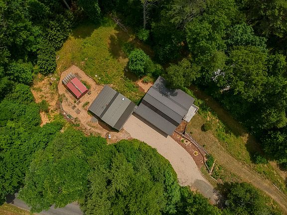 3rd image of 396 Kinzer Rd