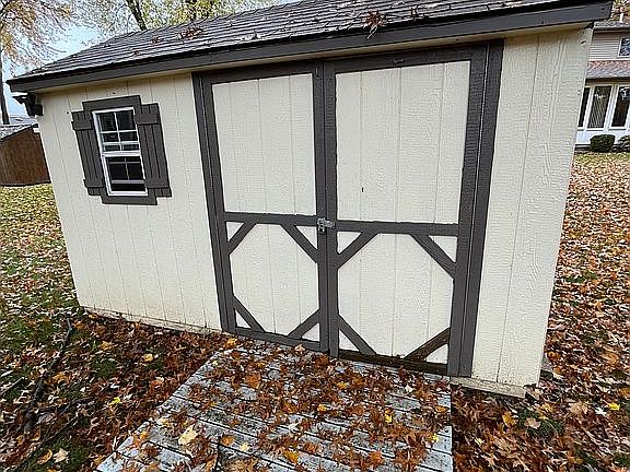 4th image of 1864 Meadowlark Dr