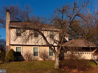38 Seton Hill Ct, Holland, PA 18966