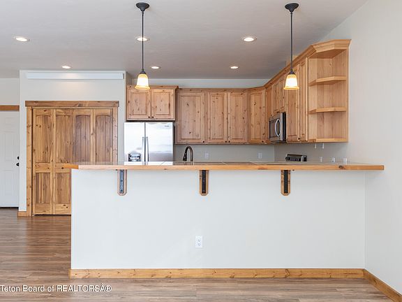 4th image of 170 Bear Hollow Cir