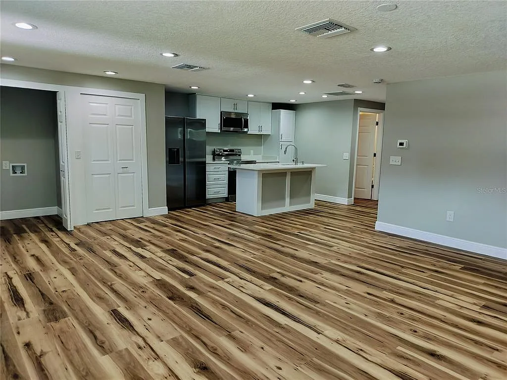 3 bed, 2.0 bath, 1200 sqft, $1,900 — Photo 4