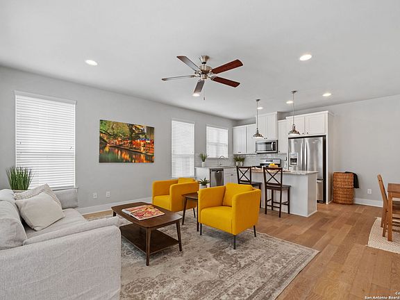 4th image of 339 Claremont #101