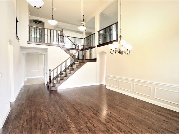 3rd image of 5070 Kerstyn Dr