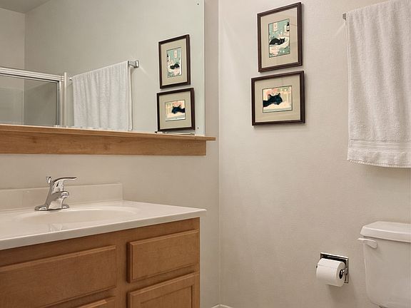 2nd image of 1740 Hinman Ave APT 3G