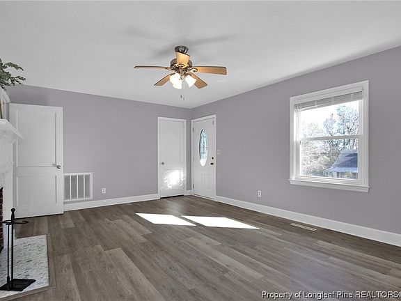 5th image of 1915 Dogwood St