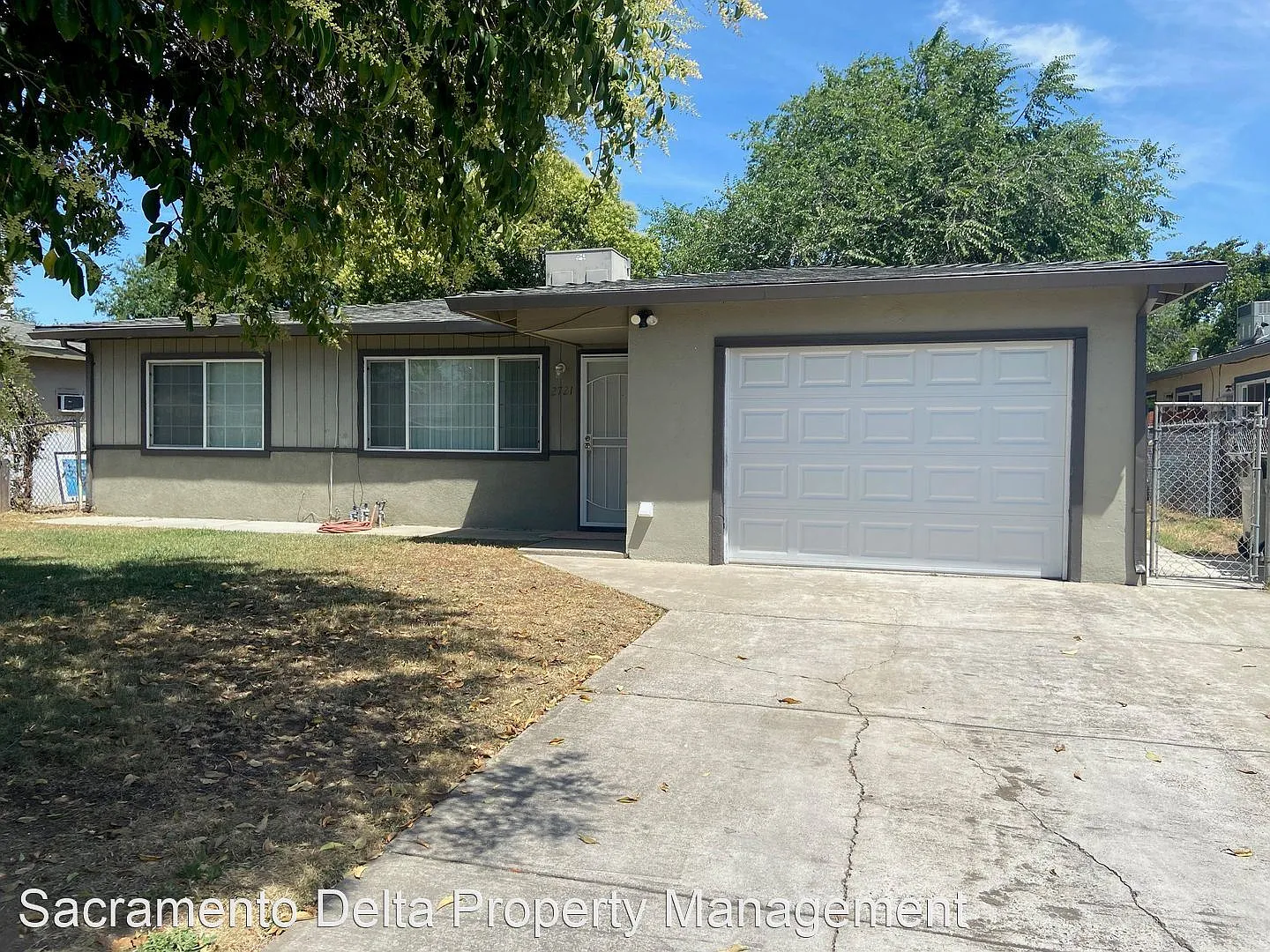 2721 Edinger Ave photo 1