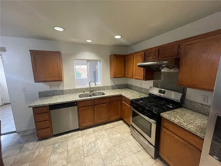 7547 Bellingham Ave — Photo 10