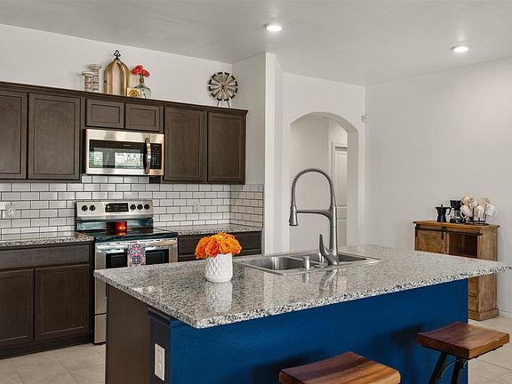 5th image of 2410 Lupton St