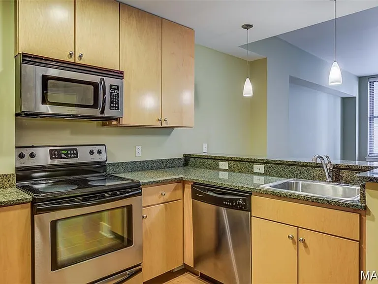 314 N Broadway St #502 — Photo 7