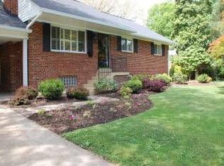 7129 Murray Ln, Annandale, VA 22003