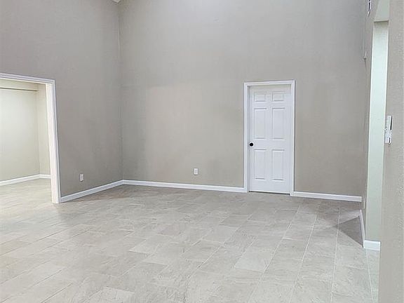 2nd image of 128 Lasso St