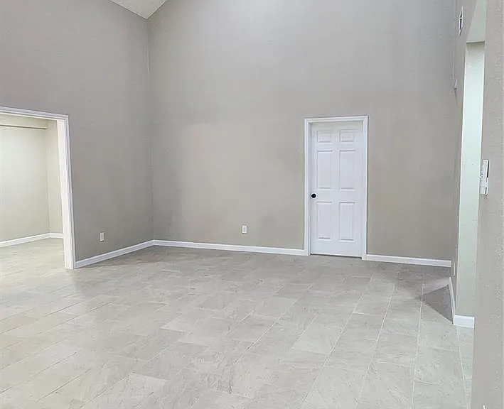 128 Lasso St — Photo 2