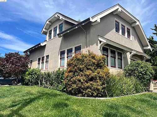 396 62nd St Photo 1