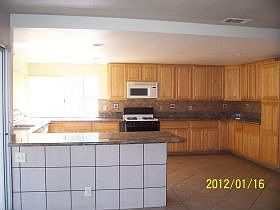 3rd image of 3995 Oakridge Cir