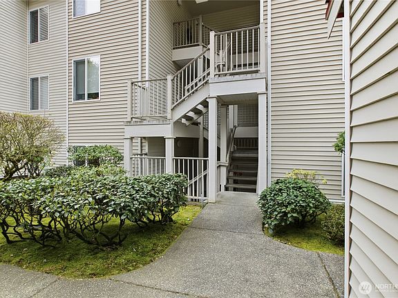 3rd image of 23009 Lakeview Drive #B103