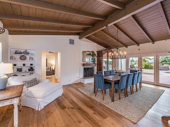 4th image of 301 Camarillo Dr