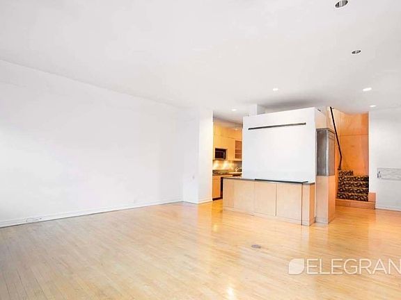 3rd image of 244 E 60th St #4C