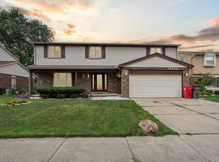 15935 Amore St, Clinton Township, MI 48038