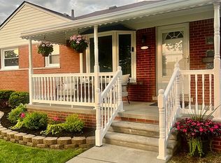 2461 Grange Rd, Trenton, MI