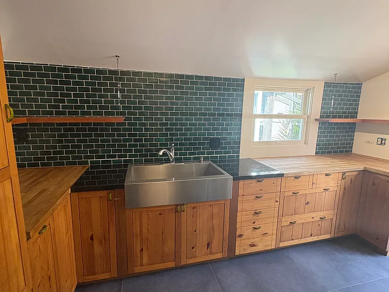 Spacious, sun filled kitchen