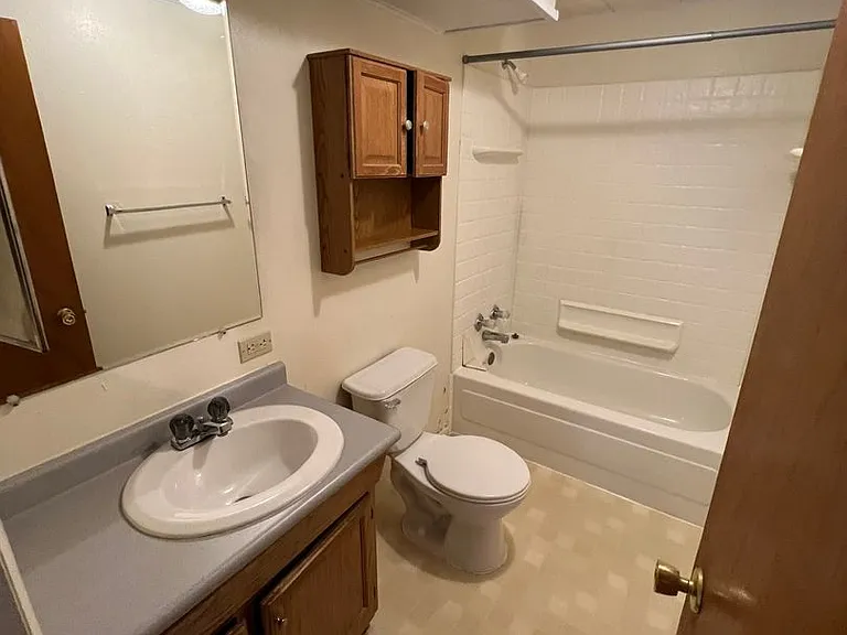 221-223 E Sunset Dr. — Photo 20