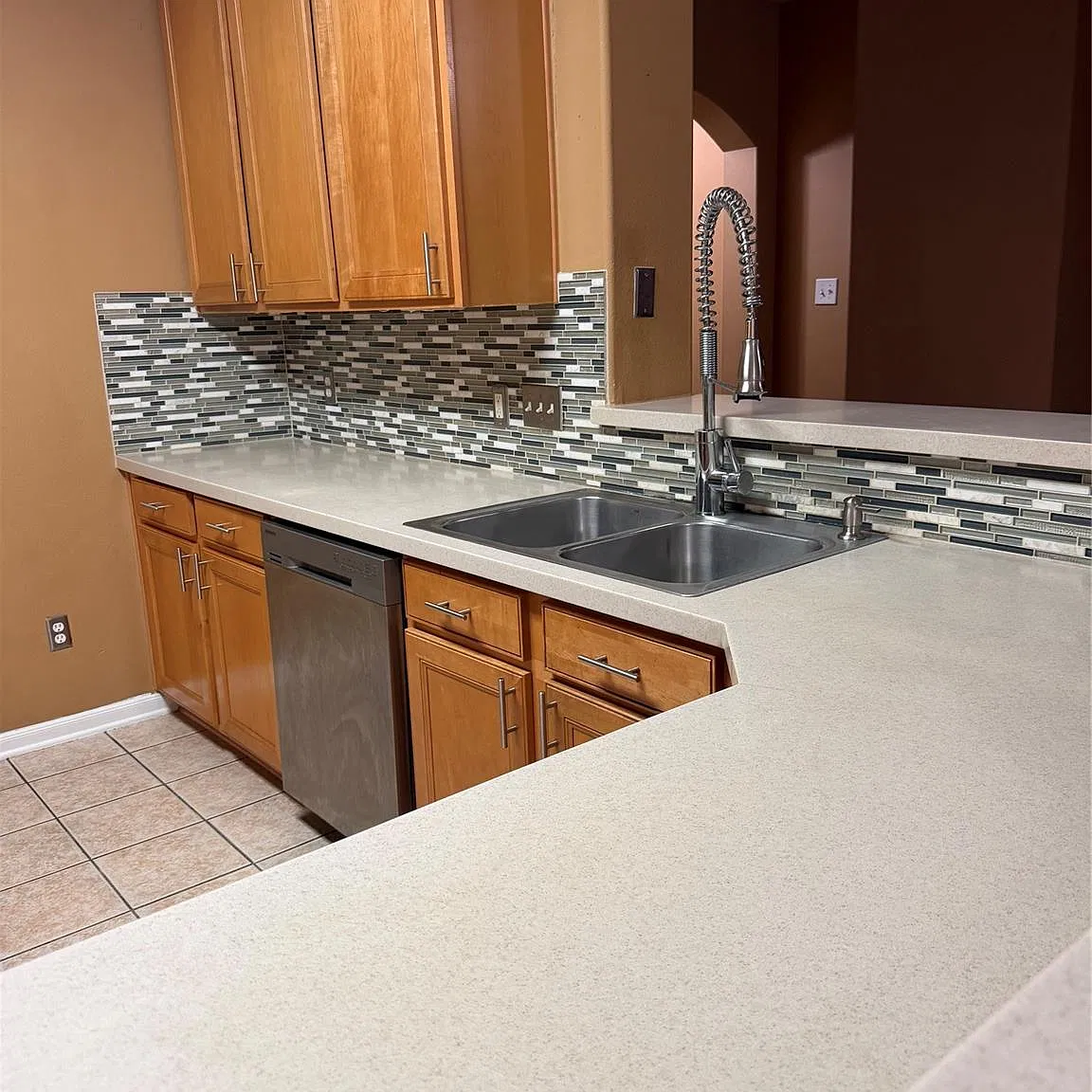 3 bed, 2.0 bath, 1864 sqft, $2,200 — Photo 4