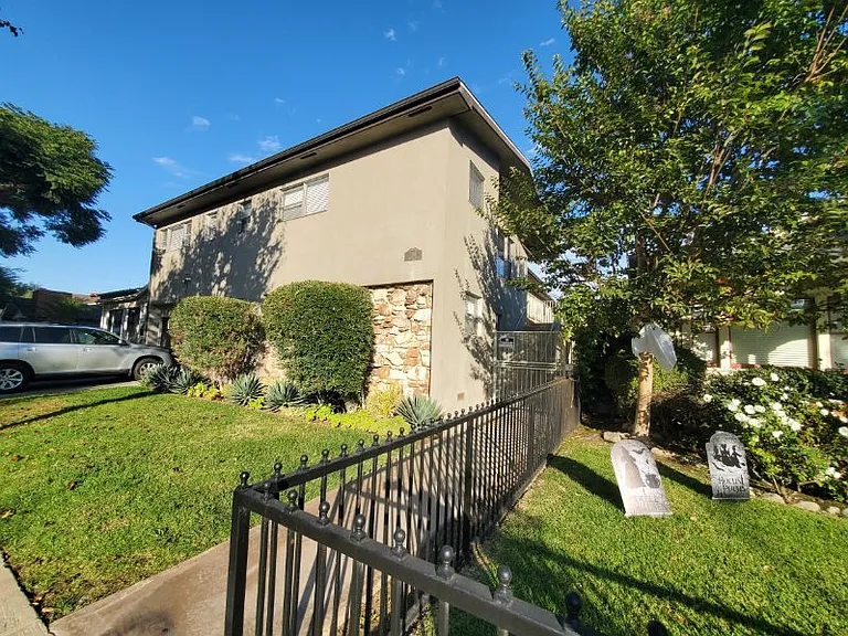 330 Orizaba Ave #7 — Photo 15