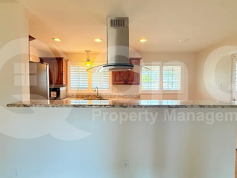 6035 N 17th St — Photo 3