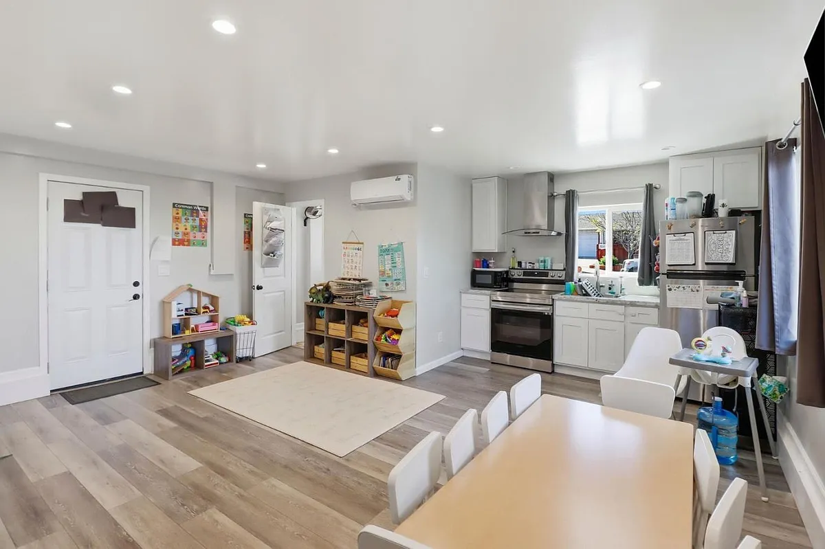 Building Photo - 4274 Mendoza Ave #B