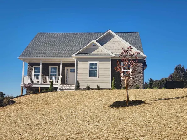 6907 Doral Dr, Radford, VA 24141